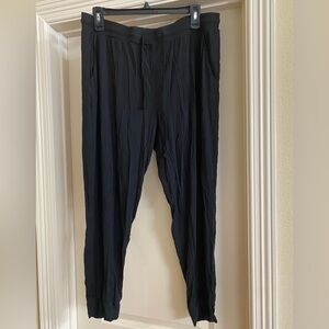 Women’s black cropped joggers